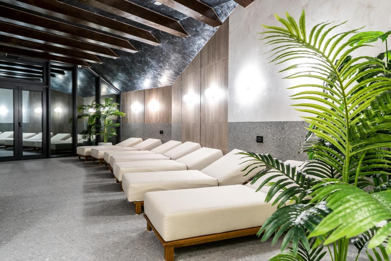 Hotel Roman Maramures - Ski & Spa Resort Statiunea エクステリア 写真