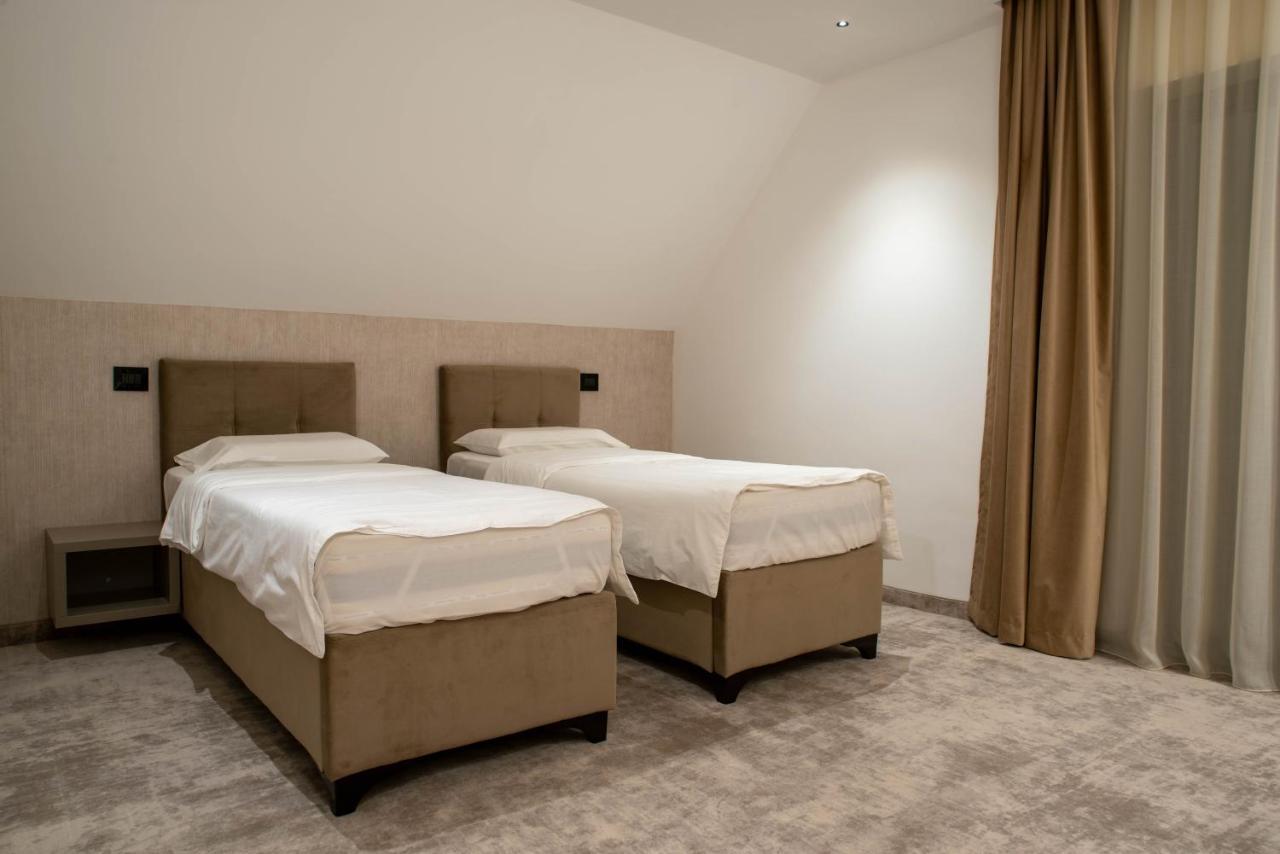 Hotel Roman Maramures - Ski & Spa Resort Statiunea エクステリア 写真