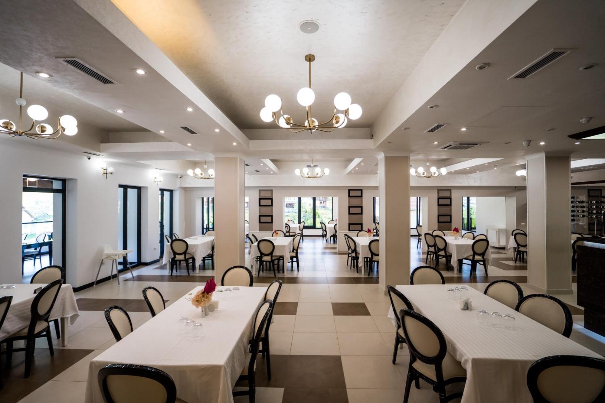 Hotel Roman Maramures - Ski & Spa Resort Statiunea エクステリア 写真