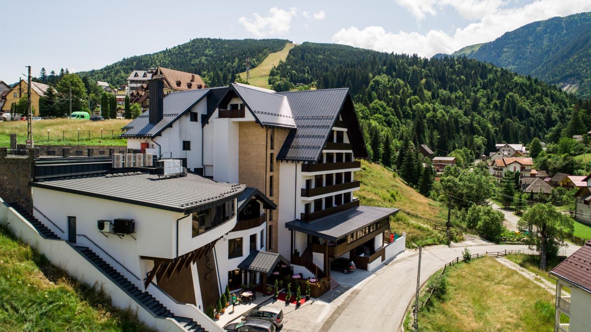 Hotel Roman Maramures - Ski & Spa Resort Statiunea エクステリア 写真